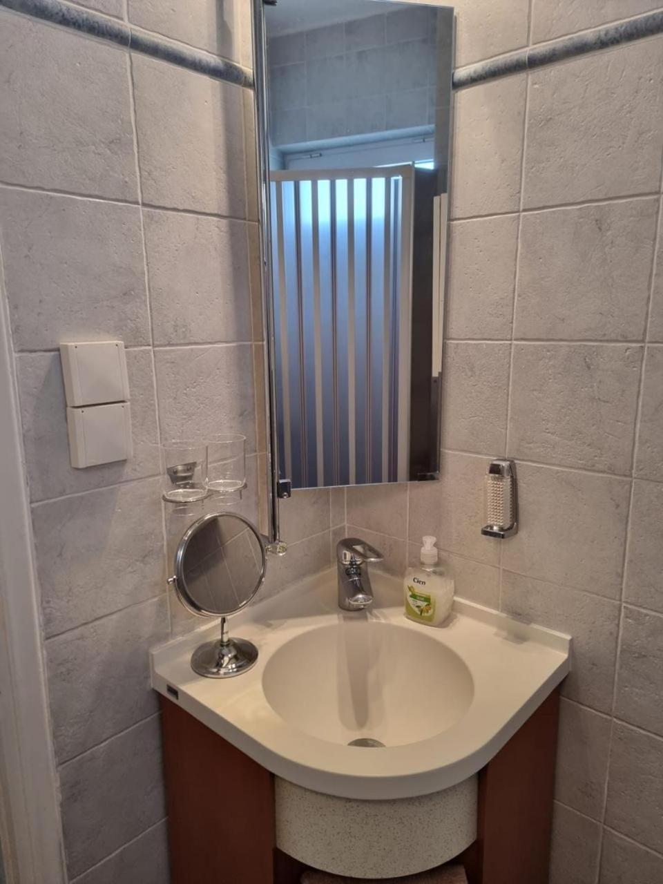 Atlas Apartment With Private Beach And Seaview Blue Лоутраки Экстерьер фото