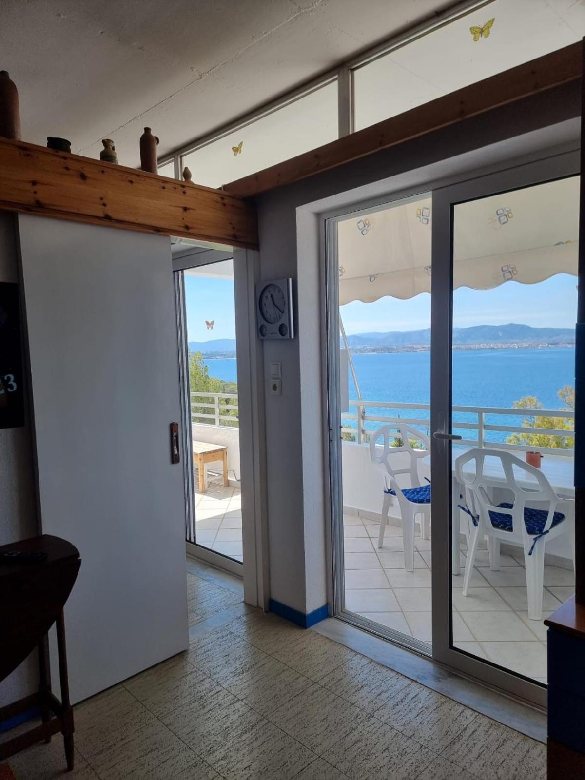 Atlas Apartment With Private Beach And Seaview Blue Лоутраки Экстерьер фото