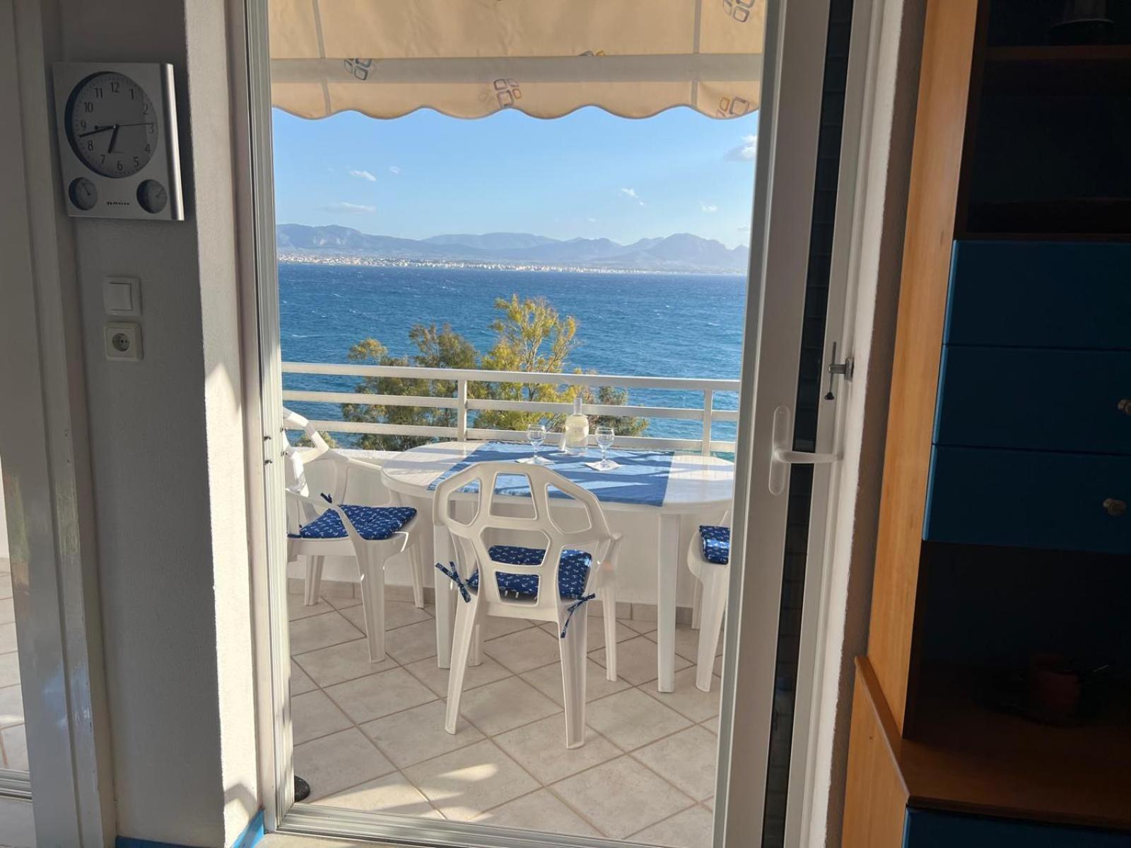 Atlas Apartment With Private Beach And Seaview Blue Лоутраки Экстерьер фото