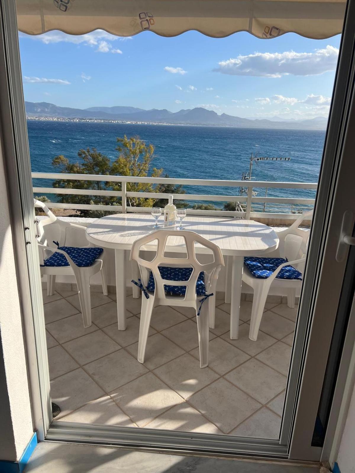 Atlas Apartment With Private Beach And Seaview Blue Лоутраки Экстерьер фото
