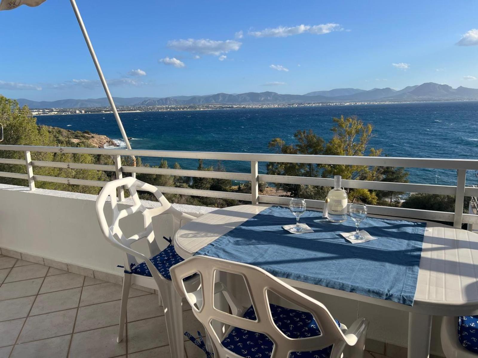 Atlas Apartment With Private Beach And Seaview Blue Лоутраки Экстерьер фото